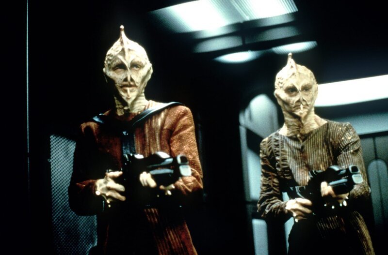 Die „Fremden“ entern die Voyager. – Bild: Tele 5