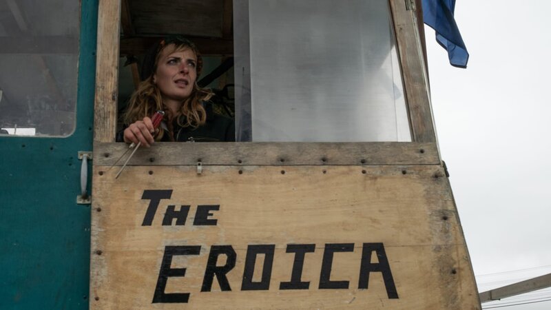 Emily Riedel above the Eroica logo. – Bild: Discovery Channel /​ Discovery, Inc.
