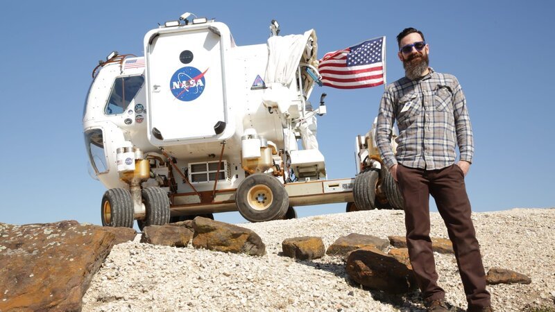 Aaron Kaufman besucht das Johnson Space Center der NASA in Houston, Texas, um die Zukunft der Weltraumforschung zu entdecken. – Bild: Discovery Channel /​ Discovery Communications, LLC