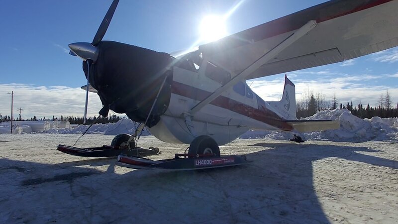 One of the many planes in the fleet of aircraft that service participants in the Iditarod waits for the call to help, as featured on Science Channel’s Alaska Mega Machines. – Bild: Science Channel /​ Discovery Communications