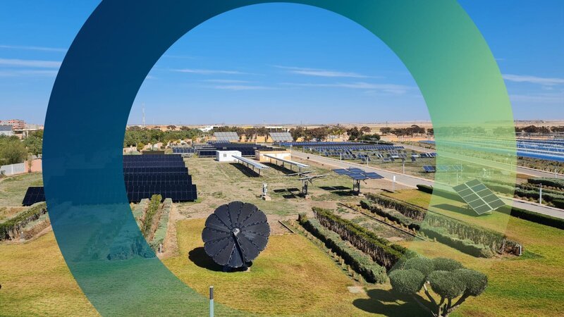 Die Solaranlagen des Green Energy Park erzeugen erneuerbare Energie für die Produktion von Grünem Wasserstoff. – Bild: ZDF und Anna Fein /​ ZDF./​Anna Fein /​ ZDF