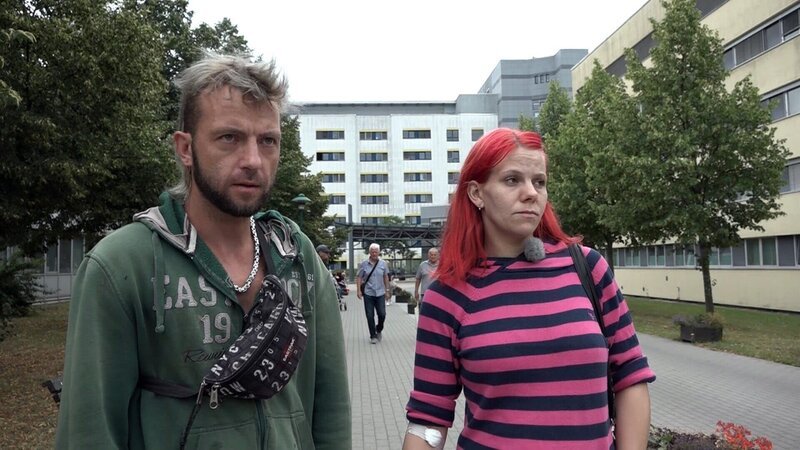Die 27-jährige Franziska und ihr zehn Jahre älterer Freund Christian erwarten Nachwuchs. Für die meisten Paare wären dies gute Neuigkeiten – doch die beiden Drogenabhängigen fühlen sich mit dieser Gewissheit überfordert.. – Bild: RTL Zwei