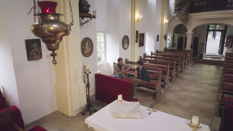 KT Guttenberg - Auf den Spuren der Macht – Bild: RTL /​ Rick Schepker /​ i&u TV /​ Um Gottes willen? Die Macht der Kirche in Deutschland