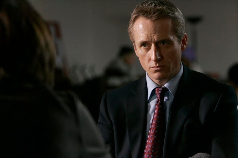 LAW & ORDER -- „Tango“ Episode 1813 -- Pictured: Linus Roache as Michael Cutter -- NBC Photo: Will Hart – Bild: NBC Universal, Inc. ©13TH Street Photocredit Mandatory, Editorial Use Only, NO archive, NO Resale /​ Will Hart