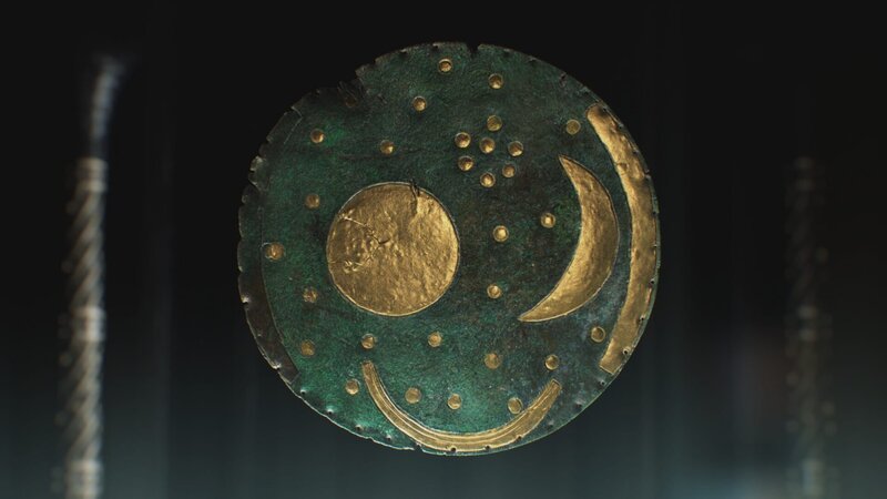 Sonne, Mond und Sterne: Die 1999 bei Nebra in Sachsen-Anhalt gefundene Bronzeplatte gilt als älteste bekannte Himmelsdarstellung. – Bild: WELT