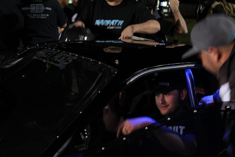 Kye Kelley getting into his car to race James Fanney. – Bild: Discovery Channel /​ Discovery Communications