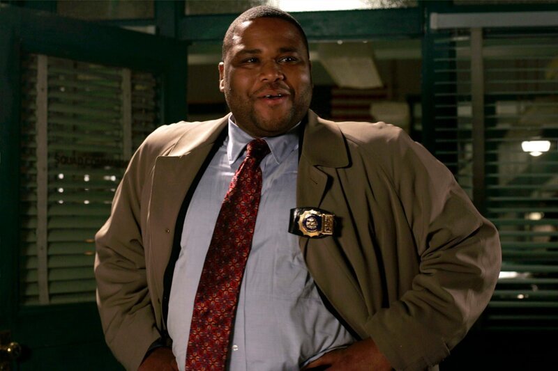 LAW & ORDER -- „Burn Card“ Episode 1817 -- Pictured: Anthony Anderson as Detective Kevin Bernard -- NBC Photo: Will Hart – Bild: NBC Universal, Inc. ©13TH Street Photocredit Mandatory, Editorial Use Only, NO archive, NO Resale /​ Will Hart