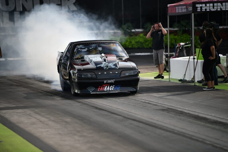 Mike Murillo and his precision Turbo Mustang perform a burnout. – Bild: Discovery Communications, LLC