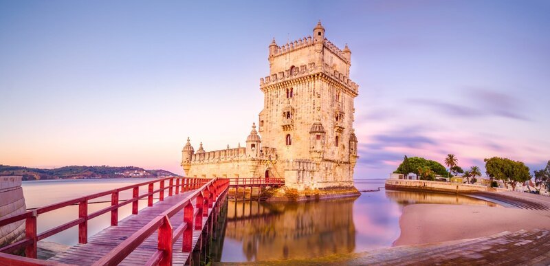 The Belem Tower (Torre de Belem), Lisbon, Portugal. At the margins of the Tejo river, it is an iconic site of the city. – Bild: Shutterstock /​ Shutterstock /​ Copyright (c) 2017 LucVi/​Shutterstock. No use without permission.