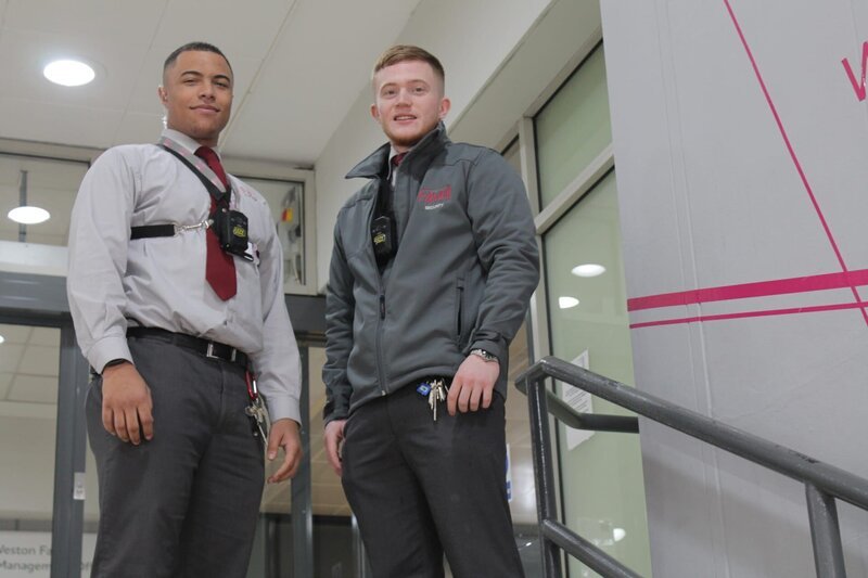 Lyndan & Connar are part of the secuirity team at Weston Favell Shopping Centre, Northampton – Bild: Crackit Productions Lizenzbild frei