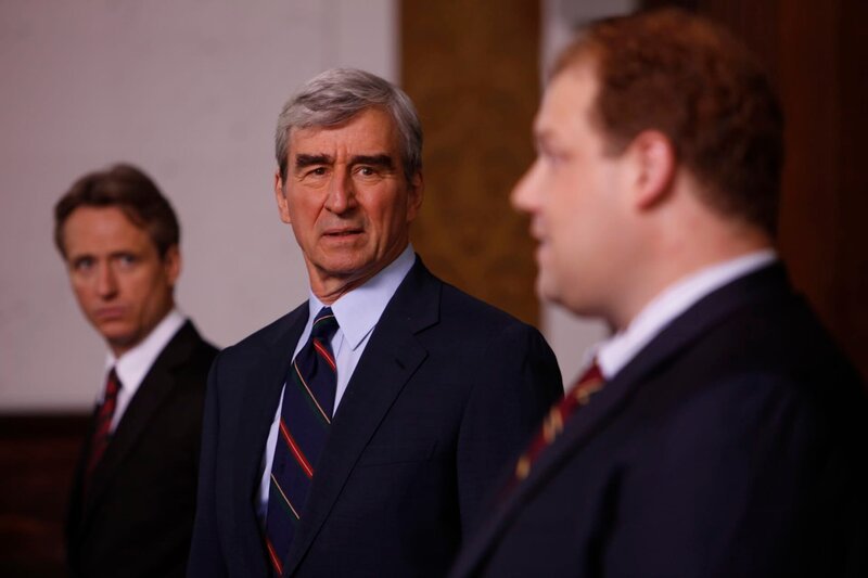 LAW & ORDER -- „Memo From the Dark Side“ Episode 2001 -- Pictured: (l-r) Linus Roache as A.D.A. Michael Cutter, Sam Waterston as D.A. Jack McCoy -- NBC Photo: Will Hart – Bild: 13th Street