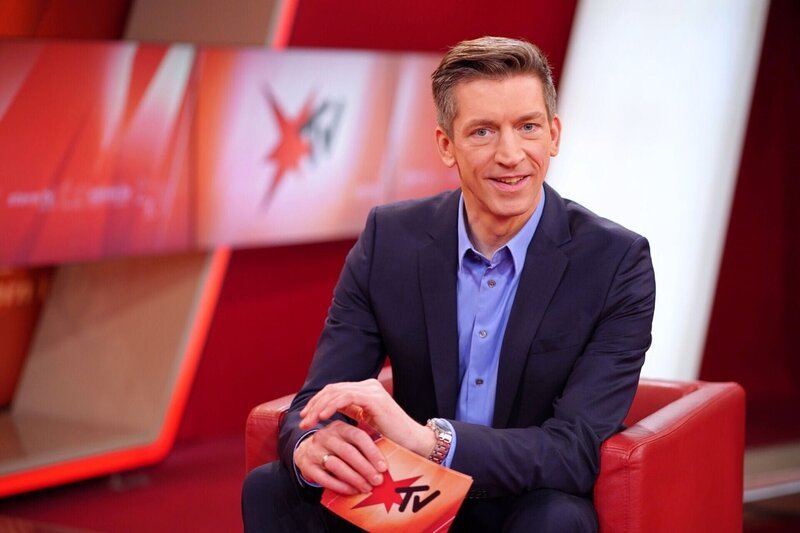 Moderator Steffen Hallaschka – Bild: RTL /​ Stefan Gregorowius