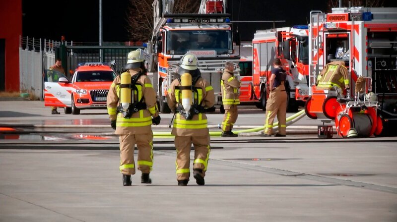 Einsatz der Flughafen-Feuerwehr auf dem Frankfurter Flughafen. – Bild: HR