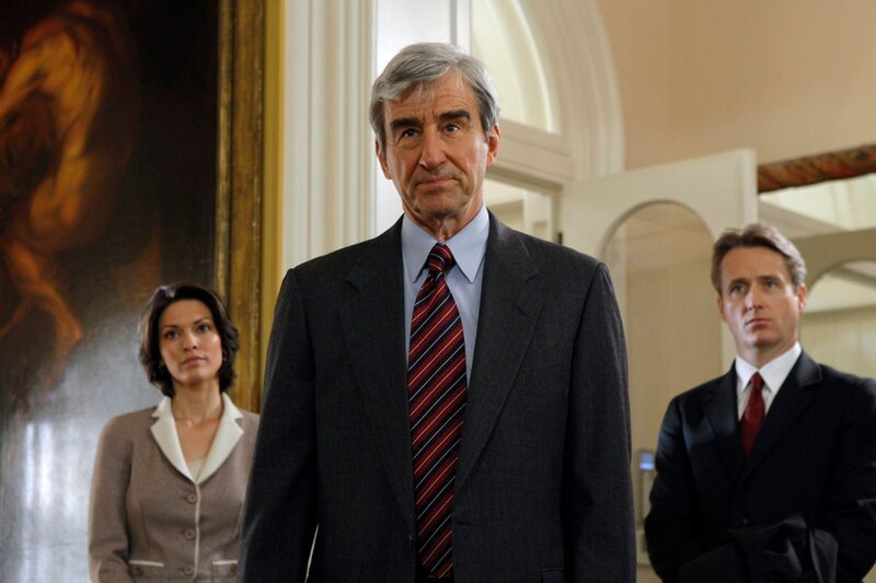 LAW & ORDER -- „The Drowned and the Saved“ Episode 1922 -- Pictured: (l-r) Alana De La Garza as A.D.A. Connie Rubirosa, Sam Waterston as District Attorney Jack McCoy, Linus Roache as A.D.A. Michael Cutter -- NBC Photo: Will Hart – Bild: 13th Street
