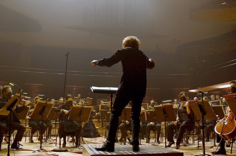Das junge Ausnahmetalent Santtu-Matias Rouvali dirigiert zwei symphonische Werke von Sibelius und Tschaikowsky im großen Konzertsaal der Pariser Philharmonie. – Bild: ARTE France / © Camera Lucida / © Camera Lucida Das junge Ausnahmetalent Santtu-Matias Rouvali dirigiert zwei symphonische Werke von Sibelius und Tschaikowsky im großen Konzertsaal der Pariser Philharmonie. – Bild: ARTE France / © Camera Lucida / © Camera Lucida