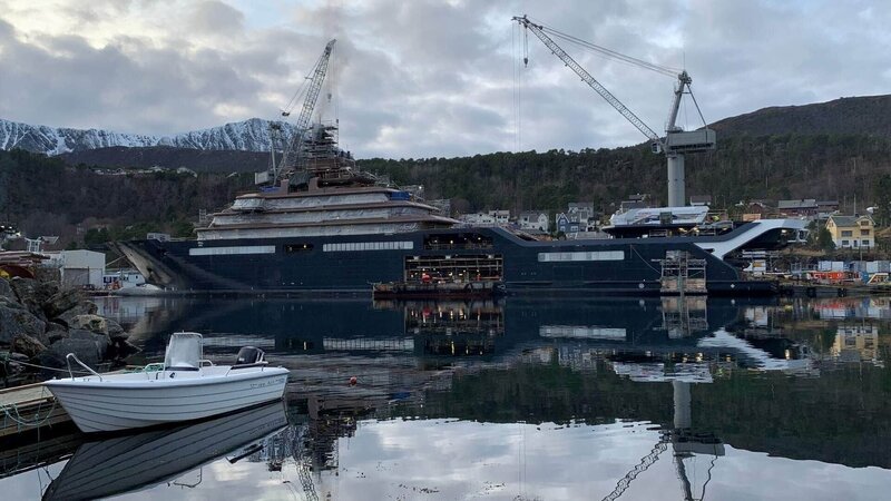 In Nordnorwegen baut ein internationales Team von Schiffbauern und Architekten das größte Polarforschungsschiff der Welt, das in der Lange sein muss, die gefährlichsten Meere zu überqueren. – Bild: RTL /​ Windfall Films