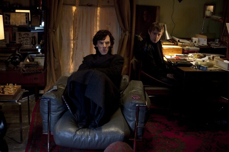 Sherlock Holmes (Benedict Cumberbatch, l.) Dr. John Watson (Martin Freemann, r.) – Bild: 2010 Hartswood Films /​ Colin Hutton Lizenzbild frei