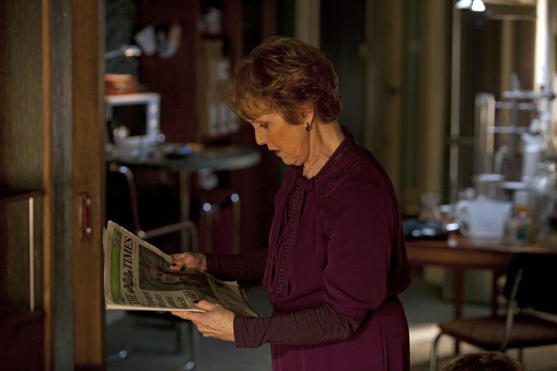 Mrs. Hudson (Una Stubbs) – Bild: 2010 Hartswood Films /​ Colin Hutton Lizenzbild frei