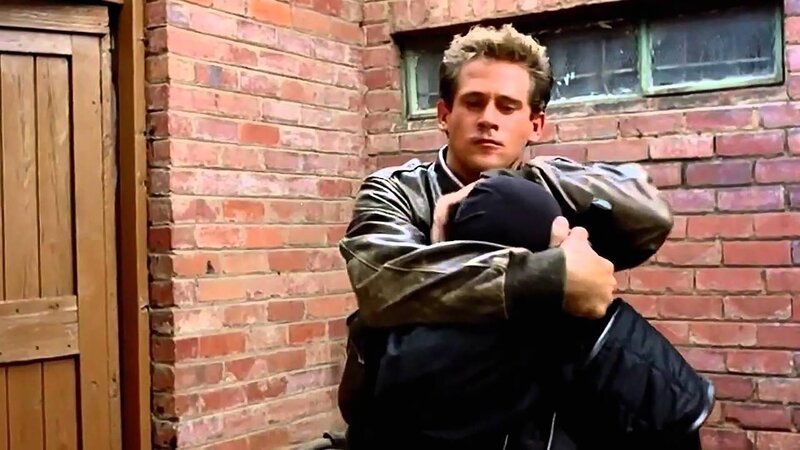 Im Bild: Joe Armstrong (Michael Dudikoff) muss eine Entscheidung fällen: Nach einer Amnesie soll er ins Gefängnis – oder zur Army. Er wählt das Soldatenleben und kommt auf die Philippinen. Auch hier erweist sich sein Weg als holprig. Bei seinem Auftrag, die Tochter des Colonels zu bewachen, kommt es zum Kampf mit schwarzen Ninjas. Mit schweren Folgen … – Bild: TL5 Im Bild: Joe Armstrong (Michael Dudikoff) muss eine Entscheidung fällen: Nach einer Amnesie soll er ins Gefängnis – oder zur Army. Er wählt das Soldatenleben und kommt auf die Philippinen. Auch hier erweist sich sein Weg als holprig. Bei seinem Auftrag, die Tochter des Colonels zu bewachen, kommt es zum Kampf mit schwarzen Ninjas. Mit schweren Folgen … – Bild: TL5