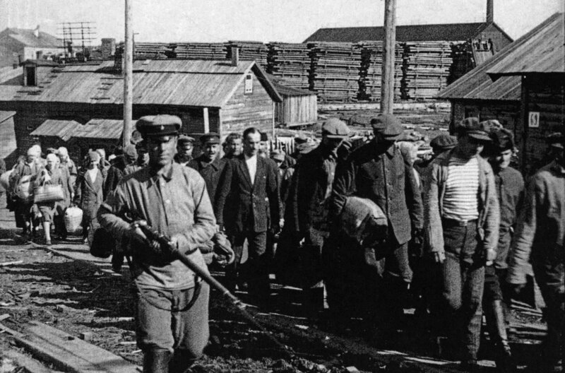 Während der Herrschaftszeit Stalins waren rund 20 Millionen Menschen in den Straf- und Arbeitslagern des Gulags inhaftiert. Die genaue Anzahl der Todesopfer ist unbekannt. – Bild: MDR/​Galerie Bilderwelt