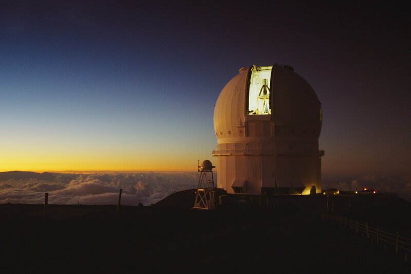 NZZ Format Hawaiis heiligster Berg – Der Konflikt um das Thirty Meter Telescope auf dem Mauna Kea Teleskop auf dem Mauna Kea, Hawaii SRF/​NZZ Format – Bild: SRF1