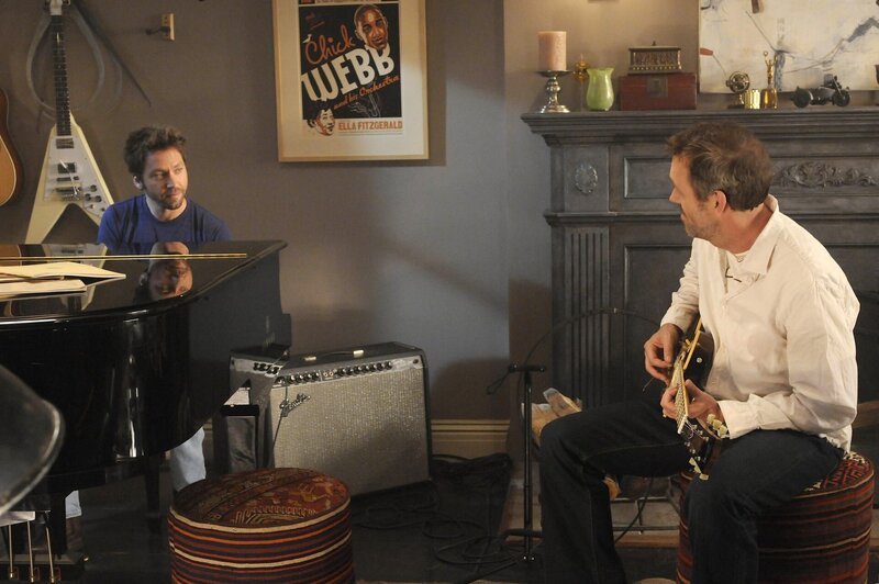 House (Hugh Laurie, re.) und Lucas (Michael Weston, li) – Bild: NBC Universal, Inc. Lizenzbild frei