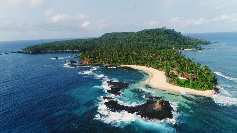 Die kleine Insel Rólas vor der Südspitze von Sao Tomé. – Bild: ORF/​ZDF/​SPIEGEL TV GmbH/​Oliver Gurr
