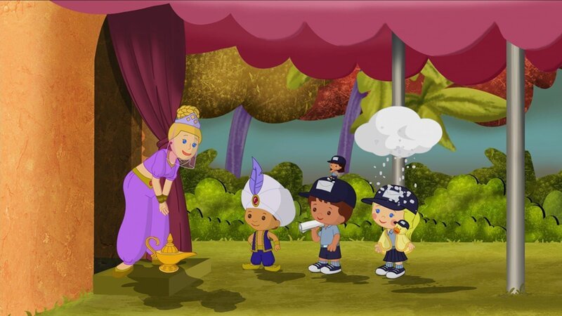 Finn mit der geschrumpften Yasemin auf dem Kopf und Zoé bei Frau Jeannie und ihrem Sohn Alikadabra, der seine erste Wunderlampe bekommt. – Bild: KiKA