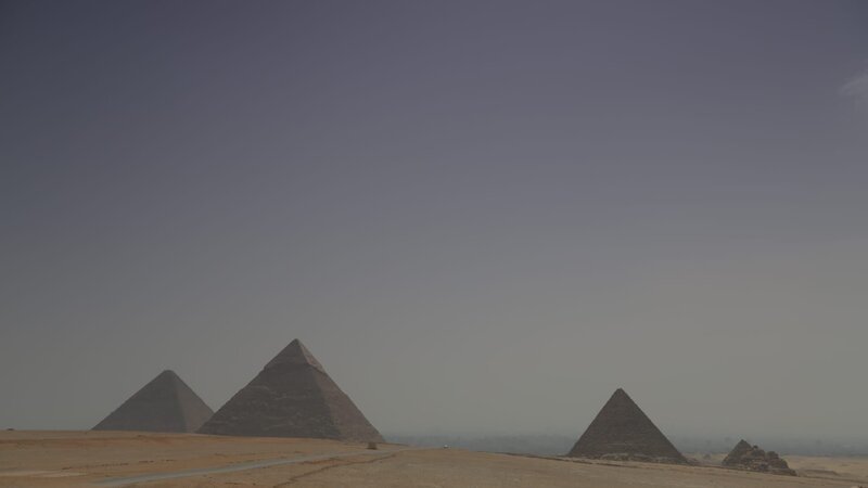 Giza, Cairo, Egypt – Scenic shot of the Giza Necropolis, the archaeological pyramid site on the Giza Plateau, on the outskirts of Cairo, Egypt. – Bild: Copyright © The National Geographic Channel.