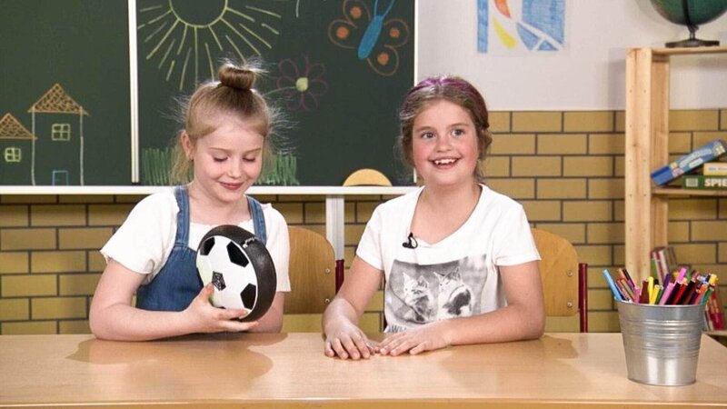 Kinder testen Spiele aus aller Welt: „Air Power Fußball“ – Bild: RTL