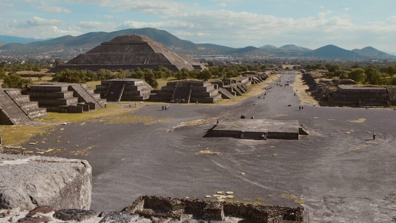 Die weltberühmte Sonnenpyramide in Teotihuacán ist eine der größten Pyramiden der Welt. – Bild: ZDF und La Famiglia./​La Famiglia