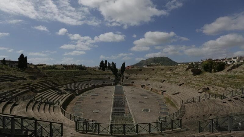 Flavius Amphitheater, Pozzuoli, Italy – Bild: 2013 NGC Europe Limited, All Rights Reserved