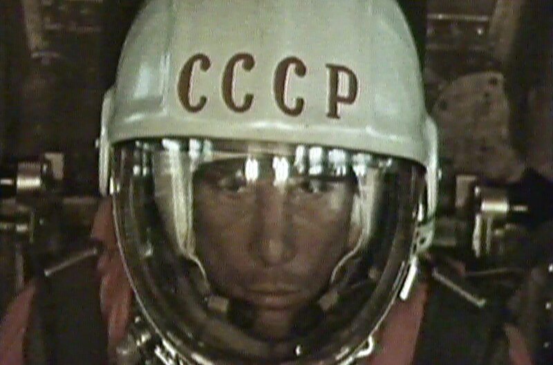 1961 schickte die Sowjetunion den ersten Menschen ins Weltall, den Kosmonauten Juri Alexejewitsch Gagarin. – Bild: MDR/​AstFilm