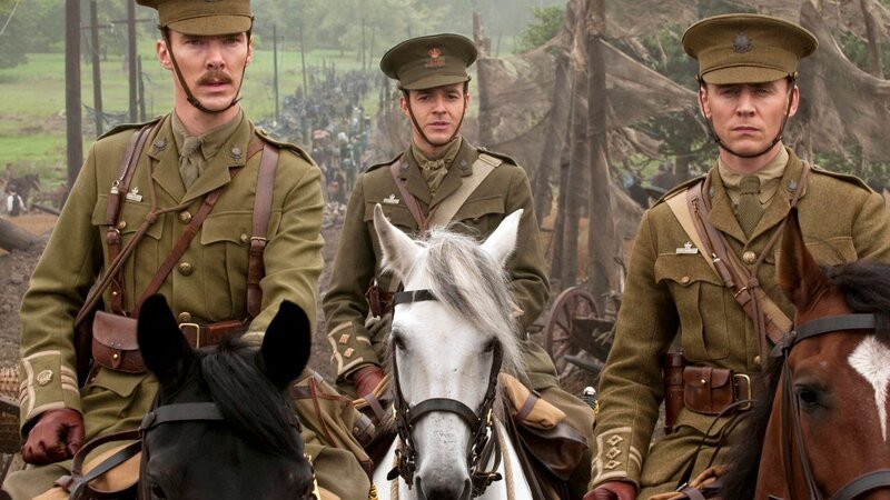 Major Stewart (Benedict Cumberbatch, li.), Lieutenant Waverly (Patrick Kennedy) und Captain Nichols (Tom Hiddleston, re.) – Bild: DreamWorks II Distribution Co., LLC. ÊAll Rights Reserved. ©DreamWorks II Distribution Co., LLC. ÊAll Rights Reserved. Major Stewart (Benedict Cumberbatch, li.), Lieutenant Waverly (Patrick Kennedy) und Captain Nichols (Tom Hiddleston, re.) – Bild: DreamWorks II Distribution Co., LLC. ÊAll Rights Reserved. ©DreamWorks II Distribution Co., LLC. ÊAll Rights Reserved.