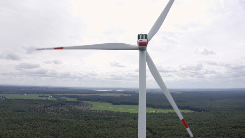 Giganten im Wald – Bayern will mehr Windenergie. – Bild: BR /​ BR