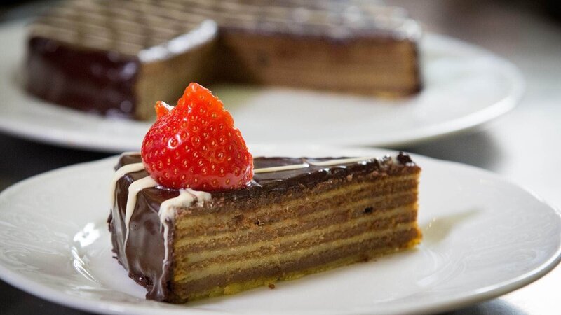 Luxuriöser belgischer Schokoladen-Schichtkuchen – Bild: TVNOW