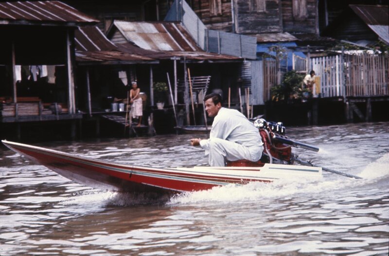 Agent 007 (Roger Moore) auf Verfolgungsjagd in Thailand. – Bild: 1974 DANJAQ, LLC & UNITED ARTISTS CORPORATION All Rights Reserved. Lizenzbild frei