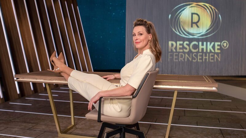 Anja Reschke präsentiert im Ersten „Reschke Fernsehen“ – Bild: NDR/​Thorsten Jander
