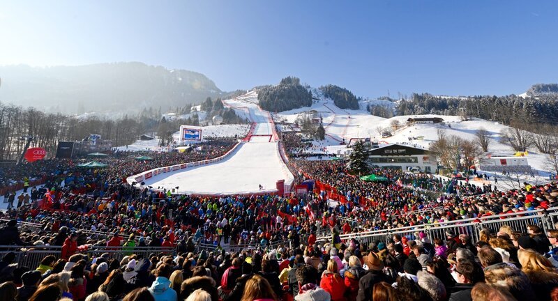 Die Zieleinfahrt in Kitzbühel – Bild: GEPA pictures /​ Hans Osterauer