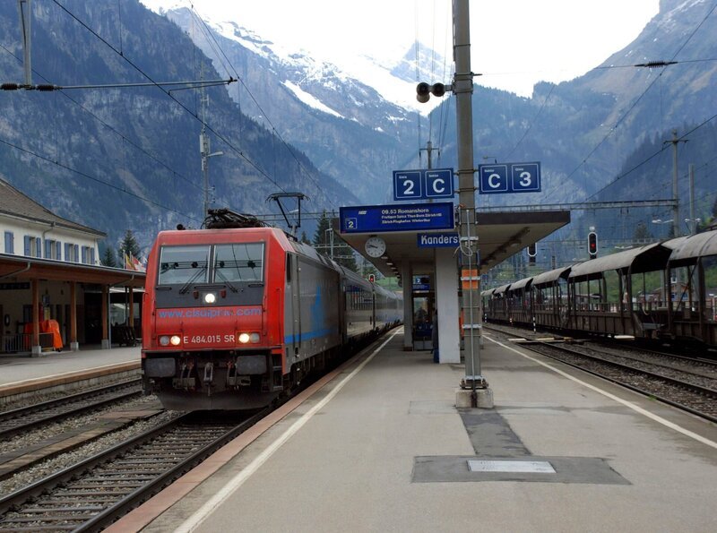 Der Cisalpino im Bahnhof Kanders. – Bild: SWR/​Harald Kirchner