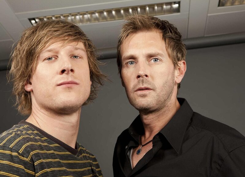 Robert Ritter (l.) und Gerrit Grass (r.) sind immer im Kampf gegen das Verbrechen … – Bild: Benedikt Müller /​ SAT.1 /​ Benedikt Müller