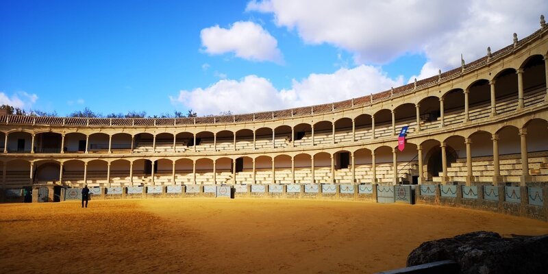 Die 1785 gegründete Arena von Ronda ist eine der ältesten in Spanien. – Bild: ZDF und Julien Bur.