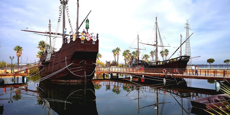 Vom Hafen in Palos de la Frontera aus stach Christoph Kolumbus in See, um die Neue Welt zu entdecken. – Bild: ZDF und Julien Bur.