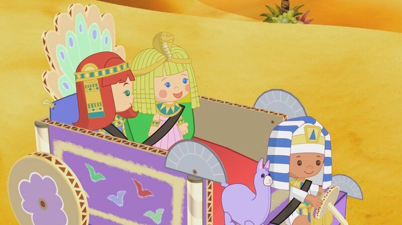 Zoé, Tanja und Finn reisen nach Ägypten, wo sie sich auf die Suche nach der großen Pyramide machen. – Bild: KiKA/​Mike Young