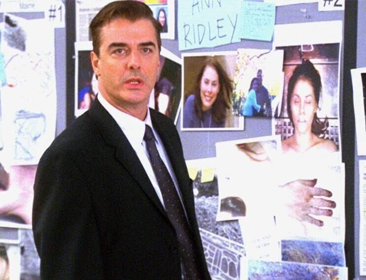 Ein Serienmörder begräbt Frauen bei lebendigem Leib. Das FBI schaltet Agent Haley (Chris Noth) als Profiler ein. – Bild: RTL /​ NBC Universal.