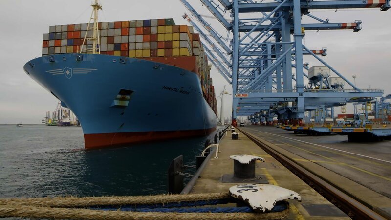 Die Marstal Maersk ist eines der größten Schiffe der Welt, über 400 Meter lang transportiert sie fast 20 000 Container. – Bild: ZDF und Riccardo Giese./​Riccardo Giese