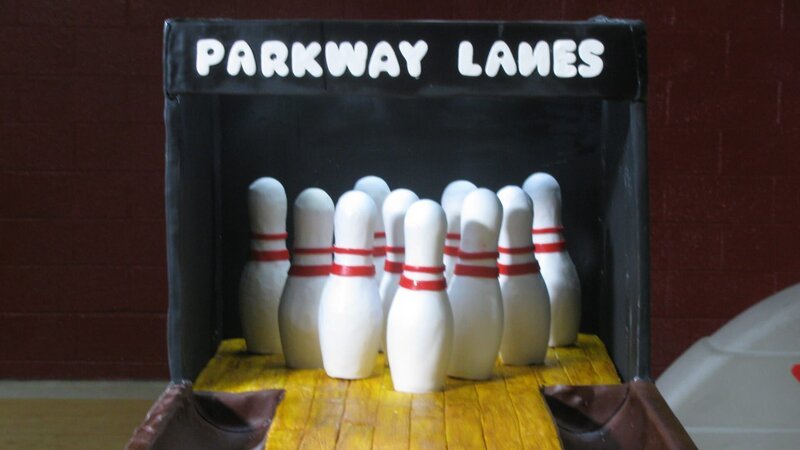 Bowling pins on Bowling Cake. – Bild: Discovery Communications Inc/​Carlin Cwik/​Carlin Cwik