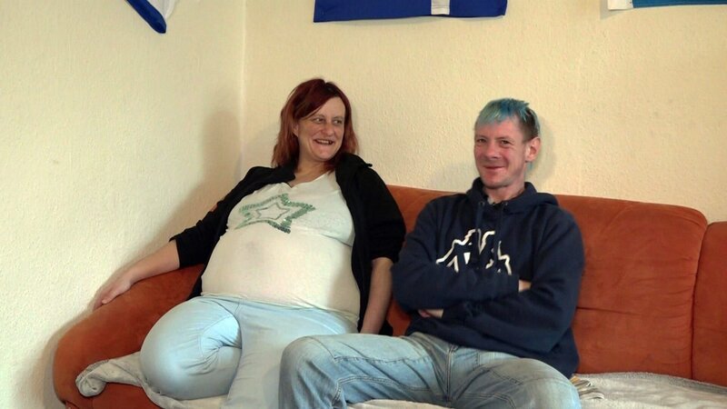 Im Stadtteil Neue Neustadt lebt Nicky mit ihrem zweijährigen Sohn Noah. Seit fünf Monaten hat sie einen neuen Partner; den 42-jährigen Micky. Beide sind arbeitslos und leben von Bürgergeld. – Bild: RTL Zwei