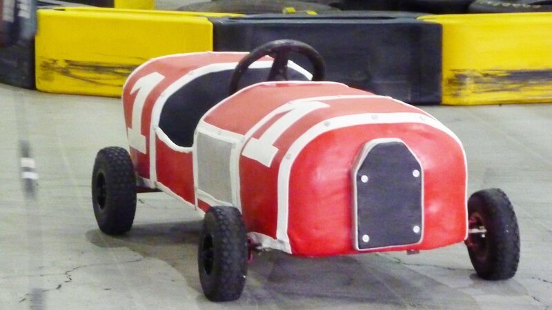 Front view Go Kart Cake at delivery. – Bild: Carlin Cwik /​ TLC /​ Discovery Communications Inc.