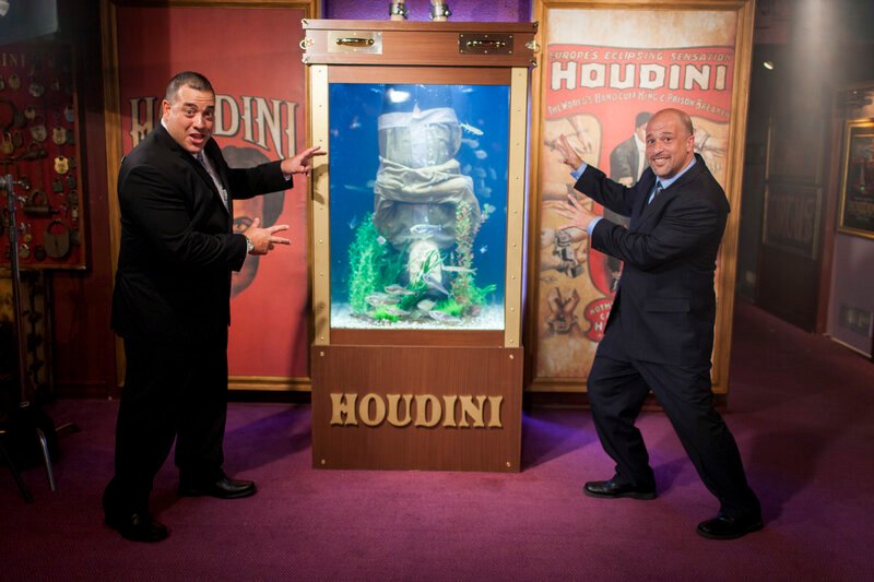 July 20, 2012. Los Angeles, California. Animal Planet’s ‚Tanked‘, co-stars, Wayde King and Brett Raymer install a magician themed aquarium at The Magic Castle in Los Angeles. Actor Neil Patrick Harris who is president of The Academy of Magical Arts was present, overseeing the installation. Pictured is (L-R) Wayde King and Brett Raymer …..Photo – Bild: Animal Planet/​John Chapple /​ © 2012 Discovery Communications